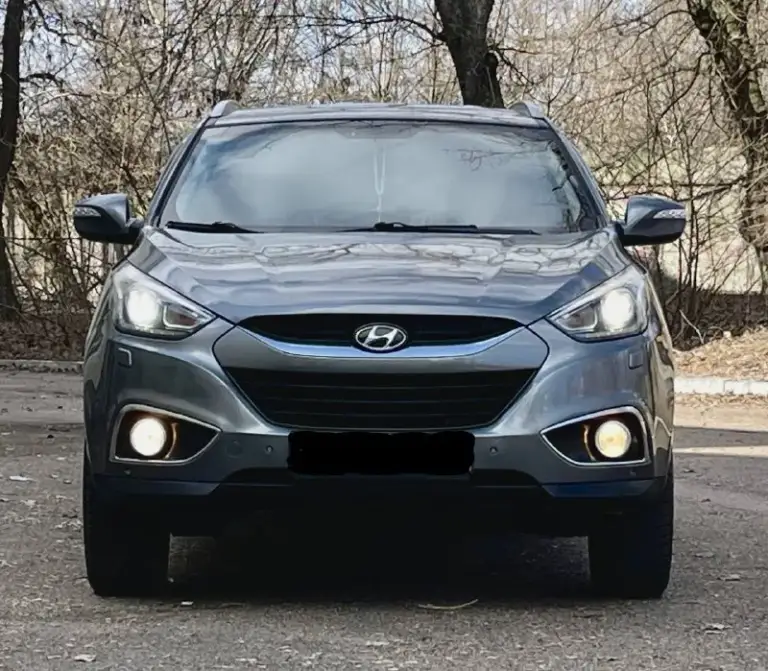 Предлагаю к вашему вниманию hyundai ix 35 2013г. Restyling 4wd 2.0at. Автомобиль в идеальном состоянии. Мотор работает без посторонних звуков. Коробка работает идеально, переключает плавно без тычков и пинков. Пробег 182.ooo. Все стекла в круг родные. По ходовой без нареканий. Пред максимальная комплектация в которую входит: комбинирование кожаные сиденье, подогревы всех сидений, подогрев руля, магнитола с сенсорным экраном и bluetooth, сигнализация starline, датчик света, датчик дождя, камера заднего вида и многое другое.
Любые проверки на любом вашем сто цена 1,420🍋 торг.
Все вопросы по 📞+7-949-522-70-98📞 - фотография - 2