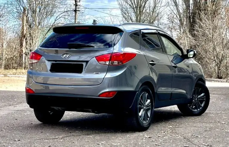 Предлагаю к вашему вниманию hyundai ix 35 2013г. Restyling 4wd 2.0at. Автомобиль в идеальном состоянии. Мотор работает без посторонних звуков. Коробка работает идеально, переключает плавно без тычков и пинков. Пробег 182.ooo. Все стекла в круг родные. По ходовой без нареканий. Пред максимальная комплектация в которую входит: комбинирование кожаные сиденье, подогревы всех сидений, подогрев руля, магнитола с сенсорным экраном и bluetooth, сигнализация starline, датчик света, датчик дождя, камера заднего вида и многое другое.
Любые проверки на любом вашем сто цена 1,420🍋 торг.
Все вопросы по 📞+7-949-522-70-98📞 - фотография - 4