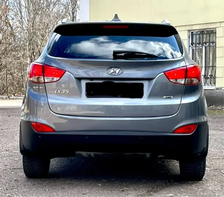 Предлагаю к вашему вниманию hyundai ix 35 2013г. Restyling 4wd 2.0at. Автомобиль в идеальном состоянии. Мотор работает без посторонних звуков. Коробка работает идеально, переключает плавно без тычков и пинков. Пробег 182.ooo. Все стекла в круг родные. По ходовой без нареканий. Пред максимальная комплектация в которую входит: комбинирование кожаные сиденье, подогревы всех сидений, подогрев руля, магнитола с сенсорным экраном и bluetooth, сигнализация starline, датчик света, датчик дождя, камера заднего вида и многое другое.
Любые проверки на любом вашем сто цена 1,420🍋 торг.
Все вопросы по 📞+7-949-522-70-98📞 - фотография - 5
