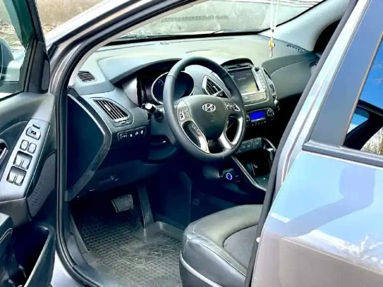 Предлагаю к вашему вниманию hyundai ix 35 2013г. Restyling 4wd 2.0at. Автомобиль в идеальном состоянии. Мотор работает без посторонних звуков. Коробка работает идеально, переключает плавно без тычков и пинков. Пробег 182.ooo. Все стекла в круг родные. По ходовой без нареканий. Пред максимальная комплектация в которую входит: комбинирование кожаные сиденье, подогревы всех сидений, подогрев руля, магнитола с сенсорным экраном и bluetooth, сигнализация starline, датчик света, датчик дождя, камера заднего вида и многое другое.
Любые проверки на любом вашем сто цена 1,420🍋 торг.
Все вопросы по 📞+7-949-522-70-98📞 - фотография - 8