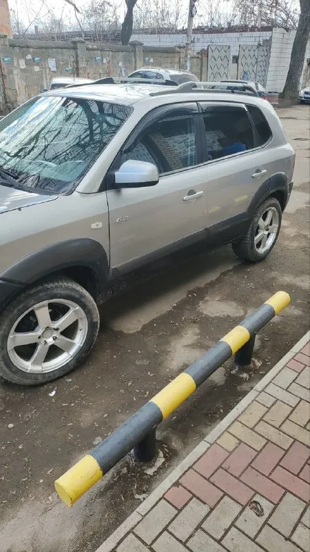 Продам hyundai tucson 2.0 , пробег 240000 км
Год выпуска 2006
Установлено новое ,
  Масло не расходует работает хорошо ,
Обычный автомат
Авто в достойном состоянии
Салон кожа,   подогрев сидений камеры заднего вида, полный электро пакет,   качественная оптика, достойная музыка,
Новая зимняя резина и диски
На 180 местном учёте
Цена 720 донецк днр
Ул куприна 47а
Тел. +79495325914
📲 Tg: федорович
📞 Звоните: +7(949)5325914 - фотография - 1