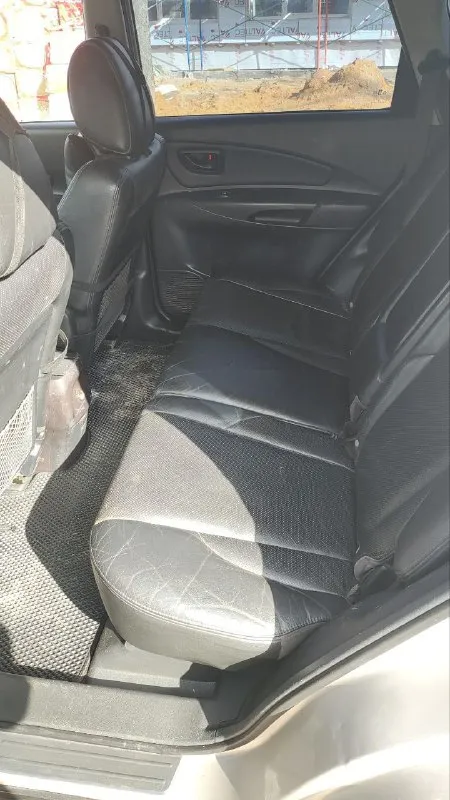 Продам hyundai tucson 2.0 , пробег 240000 км
Год выпуска 2006
Установлено новое ,
  Масло не расходует работает хорошо ,
Обычный автомат
Авто в достойном состоянии
Салон кожа,   подогрев сидений камеры заднего вида, полный электро пакет,   качественная оптика, достойная музыка,
Новая зимняя резина и диски
На 180 местном учёте
Цена 720 донецк днр
Ул куприна 47а
Тел. +79495325914
📲 Tg: федорович
📞 Звоните: +7(949)5325914 - фотография - 4