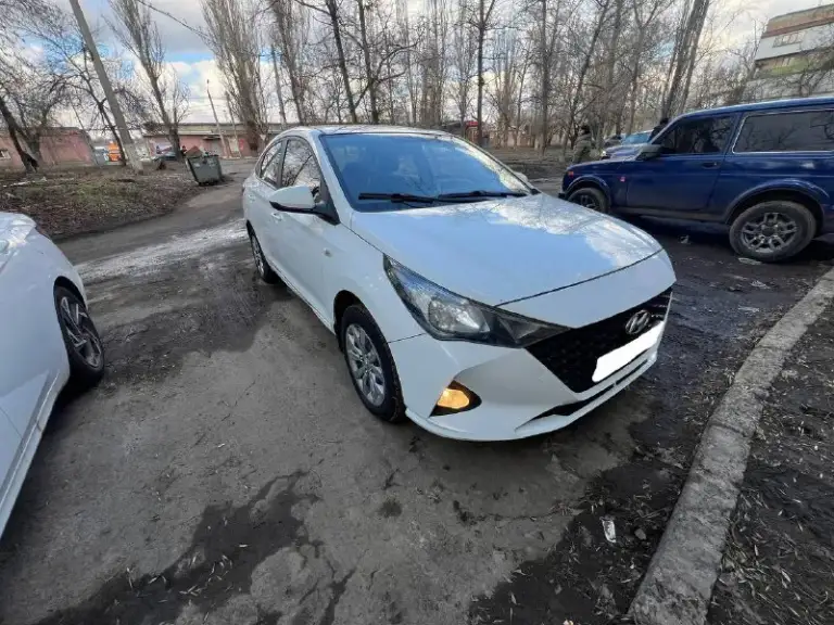 Hyundai solaris
Конец 2020 г 2 рестайлинг
Продаётся живая рабочая машина, по технической части, 5 из 5 -и, безопасность на месте! Нет подтеков, запотеваний, масложора
Пробег 158 тыс. Км (автотекой и состоянием рабочих узлов подтверждено)
1,4 Автомат
2 Ключа
Стекла завод
Менялось переднее левое крыло, остальное все родное в заводском окрасе.
По технике полный идеал! Коробка 6 ступеней листает мягко, двигатель вообще не слышно как работает! Подвеска в идеале
Доки в порядке, без запретов и залогов.
Ошибок нет
Диагностическая карта для мрео есть!
+79493688783 Кирилл
Цена 930 тыс
📲 Tg: @kirf32
📞 Звоните: +7(949)3688783 - фотография - 2