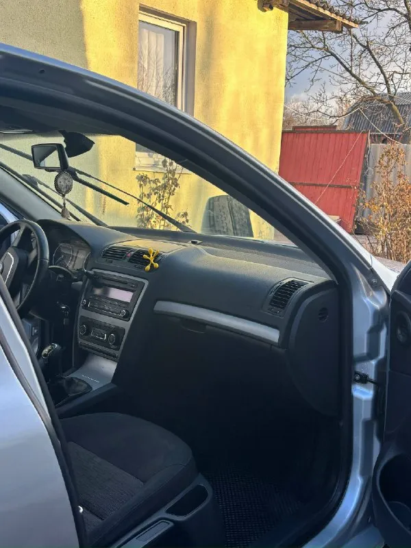 Горловка 🔥 🚨срочно 🚨 💸цена:800k₽ продам skoda octavia а5 ii (рестайлинг) 2012 года выпуска объем:1.6/механика авто в хорошем состоянии двигатель не дымит, не троит работает ровно коробка переключает без хрустов ходовка в норме машина очень экономичная по кузову критично ничего нет, маленькие жизненные косячки присутствуют 📝комплектация: ✅- двухзонный климат контроль ✅- подогрев сидений и зеркал ✅- 4 стеклоподъемника ✅- на зимней хорошей резине❄️ 📑документы в полном порядке штрафов запретов нет остольные вопросы по телефону 📞- +79495126468 —- +79493980147
📞 Звоните: +7(949)5126468 - фотография - 5