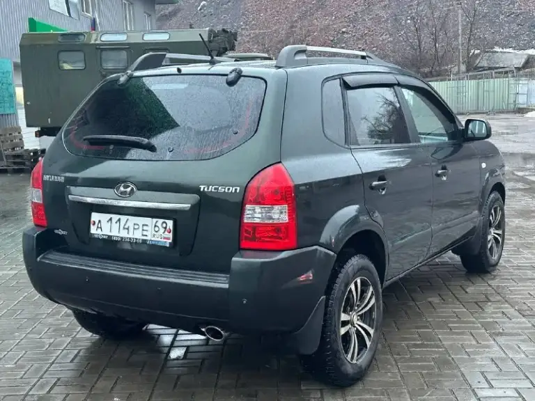 Продам hyundai tucson
2.0 Бензин
Передний привод
Год выпуска 2008
Коробка механика
Пробег 191000 тысячи
В идеальном состоянии
Без рыжиков
Без дтп
Без вмятин
Без царапин
По двигателю вся идеальная не троит не дымит масло не кушает
Коробка работает идеально не выбивает не хрустит всё скорости работают идеально
Подвеска вся обслужена ничего не стучит не гремит
Салон чистый ухоженный
По комплектации имеется
Климат контроль работает
Бортовой компьютер
Подогрев сидений
Подогрев зеркал
4 Стеклоподъемник
И многое другое цена 825 000
+79494581808 - фотография - 4