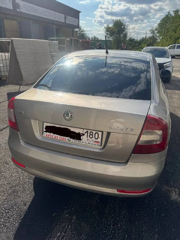 Продаю автомобиль skoda octavia 2010 года выпуска, с пробегом 200 000 километров. Обьем двигателя составляет 1,9 литра, мощность - 105 лошадиных сил.
Коробка передач механическая, привод - передний.
Этот автомобиль идеально подойдет для тех, кто ищет надежный и экономичный автомобиль по доступной цене.
Если вы ищете автомобиль с хорошей репутацией и качеством, то skoda octavia - это отличный выбор.
Он обеспечит вам комфорт и безопасность на дороге, а также экономию на топливе благодаря дизельному двигателю.
Автомобиль полностью обслужен + 2 комплекта резины.
Цена 950000₽
+7 (949) 051-66-43
📞 Звоните: +7(949)0516643 - фотография - 4