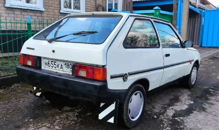 Продам заз 1102 таврия 91 год, пробег 89 тыс. Км. Я второй владелец. Машина не битая, не крашеная. Дно не гнилое, есть мелкие царапины, вмятины. Электрика работает исправно, свет хороший, лед лампы. Тормоза новые(глав. Цилиндр, рабочие, колодки, суппорты)патрубки, термостат, тосол поменяны. Шины, акб новые. На морозе запускается с пол оборота. Цена 115 тыс. Р. Макеевка. +79499415652,+79493213297.
📞 Звоните: +7(949)9415652 - фотография - 1
