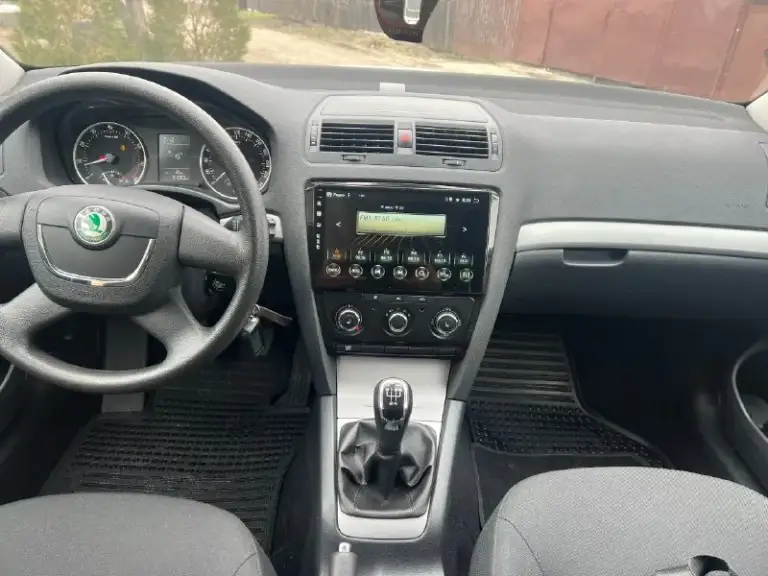 Skoda octavia 2012 года выпуска двигатель 1.6 mpi самый обычный коробка механика пробег 90000 км родного не смотаного без единого окраса любые проверки состояние нового автомобиля два ключа сигнализация с обратной с автозапуском и обратной связью зимняя резина все т. О проходила по регламенту цена 1 мл 180тысяч +7 (949) 520 5972
.
📞 Звоните: +7(949)5205972 - фотография - 7