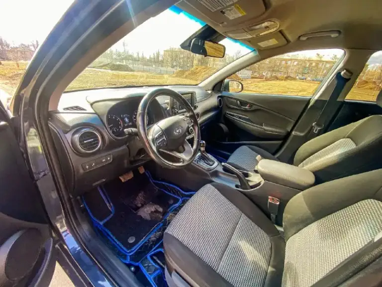 🚗 Продаётся отличный автомобиль hyundai kona! 🚗 2018 год выпуска пробег: 98 000 миль состояние: отличное, без вложений! ✅ расход топлива: всего 7.5 литров на 100 км ⛽ комплектация: 🌟 полный привод — для уверенности на любой дороге 🌟 блокировка дифференциала — максимум контроля 🌟 помощь при спуске с горы — безопасность и комфорт 🌟 старт-стоп система — экономия топлива и экологии 🌟 бесключевой доступ — удобство в каждой поездке 🌟 мульти руль — управление под рукой 🌟 кондиционер — прох ваз в жару 🌟 камера заднего вида - для комфортной езды задним ходом идеальный вариант для тех, кто ценит надёжность и комфорт! Звоните и приезжайте на тест-драйв! 📞🚙 телефон ☎️ +79495198464 территориально г. Енакиево цена 1.500 000р 💰
📞 Звоните: +7(949)5198464 - фотография - 5