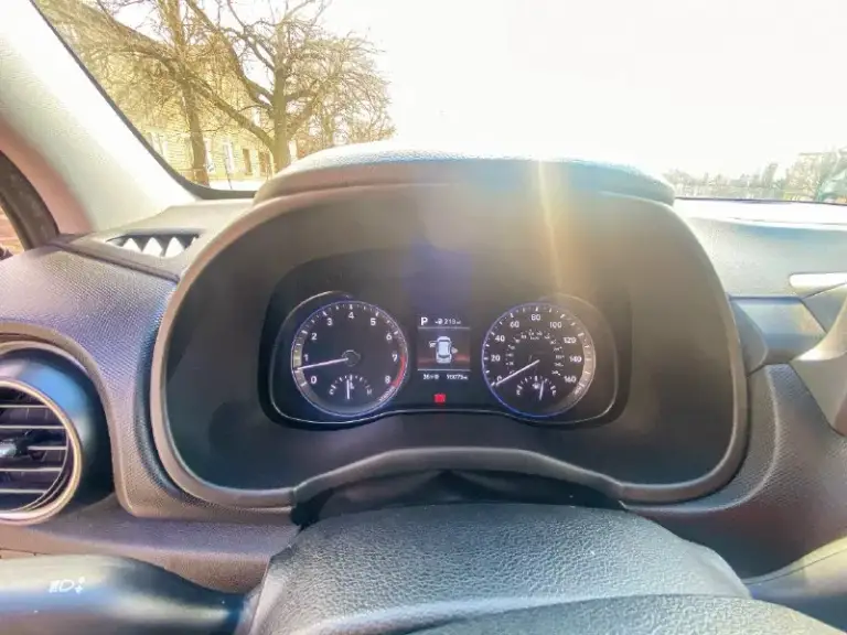 🚗 Продаётся отличный автомобиль hyundai kona! 🚗 2018 год выпуска пробег: 98 000 миль состояние: отличное, без вложений! ✅ расход топлива: всего 7.5 литров на 100 км ⛽ комплектация: 🌟 полный привод — для уверенности на любой дороге 🌟 блокировка дифференциала — максимум контроля 🌟 помощь при спуске с горы — безопасность и комфорт 🌟 старт-стоп система — экономия топлива и экологии 🌟 бесключевой доступ — удобство в каждой поездке 🌟 мульти руль — управление под рукой 🌟 кондиционер — прох ваз в жару 🌟 камера заднего вида - для комфортной езды задним ходом идеальный вариант для тех, кто ценит надёжность и комфорт! Звоните и приезжайте на тест-драйв! 📞🚙 телефон ☎️ +79495198464 территориально г. Енакиево цена 1.500 000р 💰
📞 Звоните: +7(949)5198464 - фотография - 8