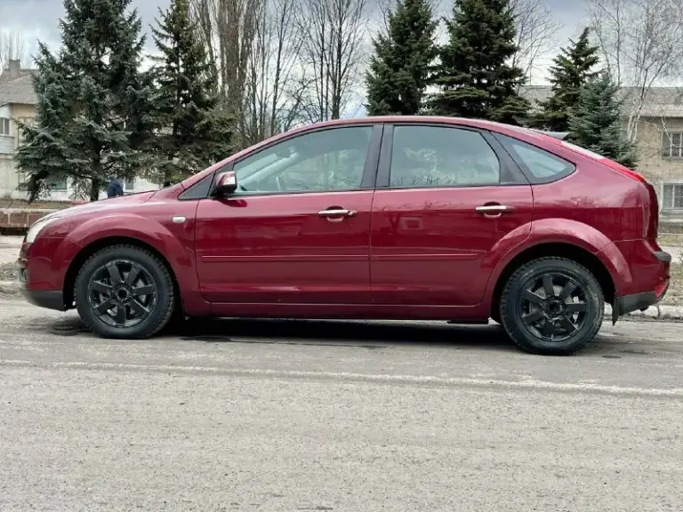 Продам ford фокус 2007г двигатель 1.8 надёжный, без масложора зелёная автотека ! Родной пробег 176.000 в прекрасном состоянии, без каких-либо вложений. По кузову без гнили и ржавчины, ровный и красивый. Остекление все заводское без сколов и трещин. Топовая комплектация chia: 2х зонный климат контроль,4 электро стекло подьемника, обогревы, датчики дождя и света, круиз контроль, мультируль, гур, подушки безопасности, abs, птф и многое другое. Подвеска вся менялась летом, ехать приятно. По документам полный порядок, любые переоформления. Техосмотр в подарок ! Цена : 520.000 торг у капота +79497835976
📞 Звоните: +7(949)7835976 - фотография - 5