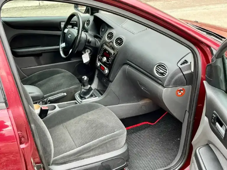 Продам ford фокус 2007г двигатель 1.8 надёжный, без масложора зелёная автотека ! Родной пробег 176.000 в прекрасном состоянии, без каких-либо вложений. По кузову без гнили и ржавчины, ровный и красивый. Остекление все заводское без сколов и трещин. Топовая комплектация chia: 2х зонный климат контроль,4 электро стекло подьемника, обогревы, датчики дождя и света, круиз контроль, мультируль, гур, подушки безопасности, abs, птф и многое другое. Подвеска вся менялась летом, ехать приятно. По документам полный порядок, любые переоформления. Техосмотр в подарок ! Цена : 520.000 торг у капота +79497835976
📞 Звоните: +7(949)7835976 - фотография - 7