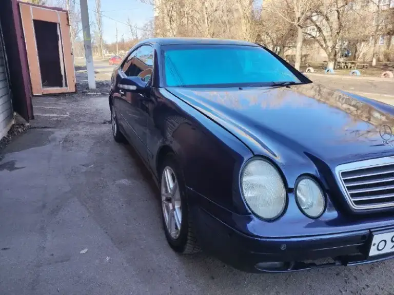 Продам мерена сlk купе 2.0 литра. Механика
На 111 маторе самый лучший и не убиваемые.
Машина обслужена полностью ни каких вложений не требует.
Часики не грамма масла не расходует не траит не дымит.
Работает каждая кнопочка.
Стабилизация круиз, кондиционер, подогревы сидушек кожаный салон.
Ходовка как мячик, диски амг резина новая зима.
Рыжиков и ржавчины нет!!!
Сел поехал!!!
Возможен обмен в приорете нива.
Осмотр г. Енакиево
Цена 520 т. Р.
Тел +79493176466
📲 Tg: александр 🐾
📞 Звоните: +7(949)3176466 - фотография - 3
