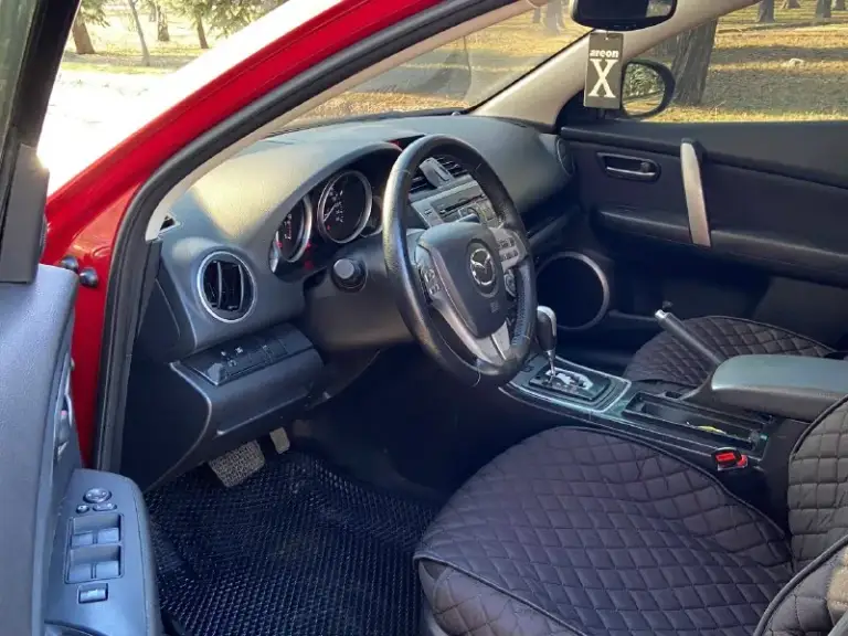 В продаже mazda 6 gh ( 2008 год ) 2.0 акпп двигатель самый надежный 2.0 бензин ( не путать с 1.8! ), работает как положено, без расхода масла ! Пробег 190.000 км автомат самый простой и надежный aisin ( гидротрансформатор ), работает без нареканий ! Кузов выглядит очень хорошо, без гнили и ржавчины ! Имеются некритичные окрасы, большая часть в родной краске ! Ходовая без нареканий, обслужена ! Хорошая комплектация : приятный раздвоенный выхлоп, 2-х зонный климат-контроль (кондиционер работает), мульти-руль, круиз-контроль, подогрев сидений, электропривод зеркал с подогревом и электроскладыванием и многое другое вин-код читается отлично! Переоформление 825.000₽ торг при виде денег ! +7(949)-616-73-96 +7(949)-432-74-21 осмотр донецк, кировский район
📞 Звоните: +7(949)6167396 - фотография - 5