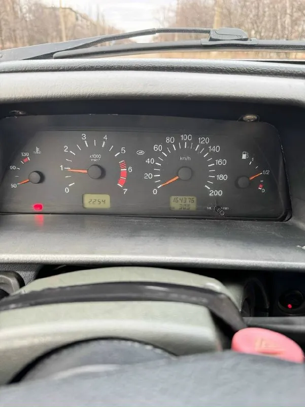 Продам ваз 2115 2008 года. Автомобиль в хорошем состоянии. Кузов без гнили, ржавчины и вздутий. Днище и стаканы целые. 2 года назад машина варилась и красилась. Двигатель в хорошем состоянии, масло не расходует. Ходовая без стуков. Новая зимняя резина. Хорошая музыка. Сигнализация с обратной связью. Автомобиль без вложений. Все расходники заменены. Город горловка. Цена 280 000 рублей. Тел +79494117309
📞 Звоните: +7(949)4117309 - фотография - 7