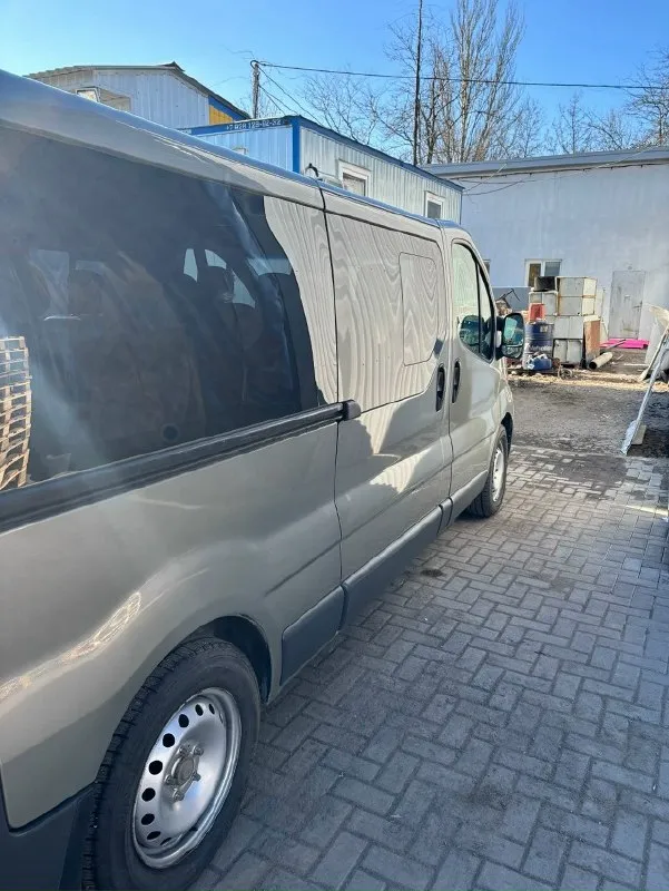 Продаю renault trafic 2013 г. В. — отличный пассажирский микроавтобус официально куплен новым у дилера renault на куйбышева в донецке. С момента покупки находится в одних руках — я первый и единственный владелец. • пассажирская версия • длинная база • съёмные задний ряд сидений • двигатель 2.0 (дизель) • по технике вопросов нет — всё работает, обслуживался своевременно • не использовался в коммерческих целях цена: 1 800 000 руб. Торг уместен при осмотре. Номер для связи +7 949 325 0494, г. Харцызск
📞 Звоните: +7(949)3250494 - фотография - 6