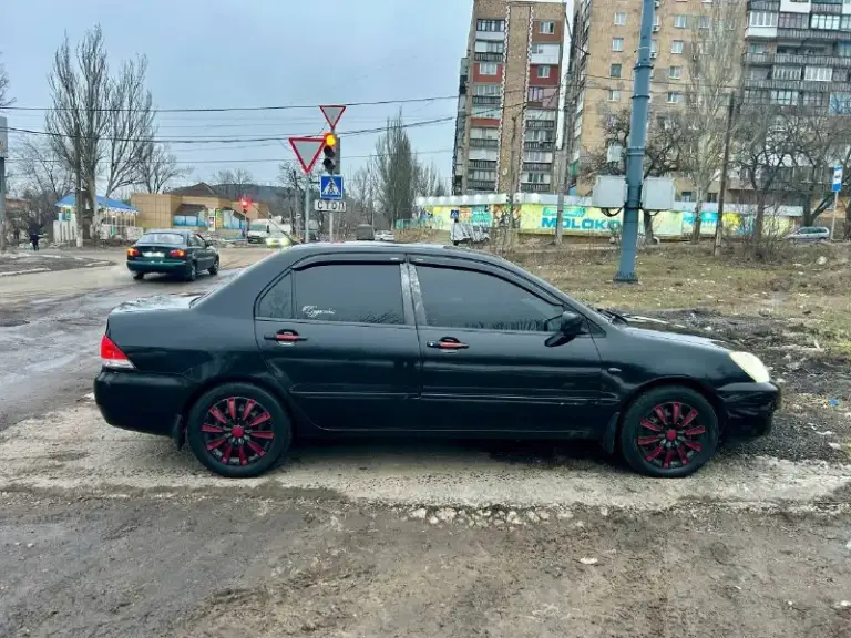 Mitsubishi lancer 1.6 at, 2007
199 999 Км
Цена, ₽: 600000
Пробег, км: 199 999
Поколение: ix рестайлинг (2005—2010)
Тип двигателя: бензин
Привод: передний
Мощность, л. С. : 98
Модификация: 1.6 at (98 л. С. )
Цвет: чёрный
Состояние: не битый
Птс: оригинал
Владельцев по птс: 1
Обмен: не интересует
Кондиционер
Обогрев: передних сидений, зеркал
Автомобиль в хорошем состоянии, простой в ремонте, неприхотливый и надёжный при эксплуатации. Двигатель работает отлично. Дно/пороги/ стаканы/ низа дверей в заводском состоянии. Без единой гнили и сварки. По тех части вложений не требует абсолютно, ничего не стучит и не гремит. Кондиционер обслужен прошлым летом, перезаправили фрион, дует очень хорошо. Ошибок по авто нету. По салону: дверные карты не затертые, ручки целые все, потолок не провис, сидения целые. Авто уже переобута на зимнюю резину. Авто в достойном состоянии, очень трудно найти технически обслуженную машину. Авто в ближайшее время вложений не потребует,
📲 Tg: @alina_malina_bd
📞 Звоните: +7(978)1244436 - фотография - 3
