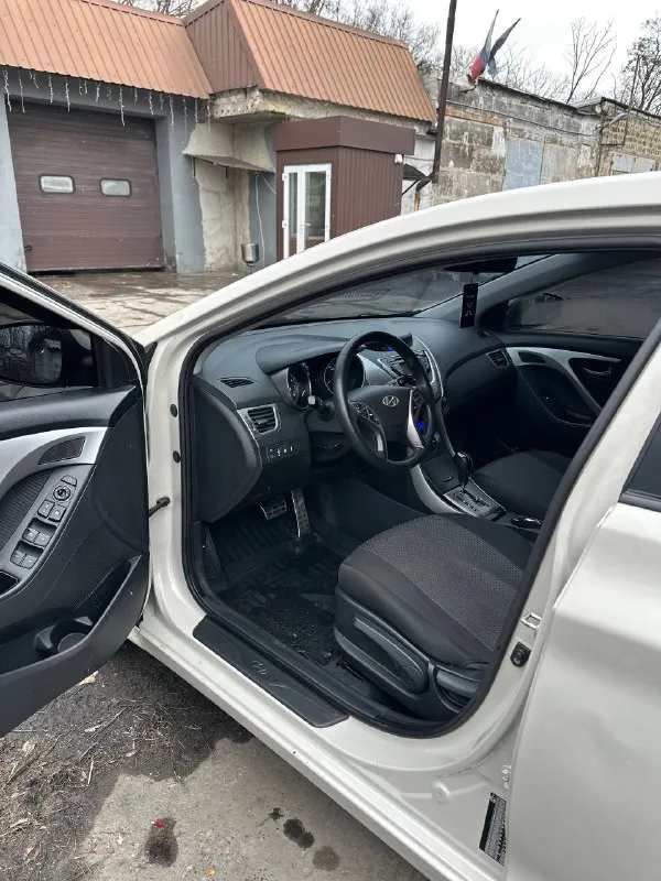 Цена: 850.000
Продам hyundai elantra
Автомобиль собран в корее (подтверждается vinкодом)
Куплена в автосалоне в донецке
Год выпуска 2013
Двигатель 1.8
Акпп 6ст
Комплектация:
✅Двухзонный климат контроль ( работает холодит как положено)
✅Полный электростеклопакет
✅Складывания зеркал
✅Датчик дождя
✅Подогрев передних сидений
✅Полный мультируль
✅Подогрев руля
Салон в отличном состоянии (в авто не курили, на сидениях чехлы, под ними сидушки идеал)!
Два ключа‼️
⚡️Стекла все заводские включая лобовое!
Новая зимняя шипованная резина!
В ближний дальний и птф установлены led лампы свет сушит асфальт 🔆
💪🏻Мотор 1.8 ( 150🐎) едет уверенно, при этом расход 8л по городу, масло не кушает от замены до замены, меняю каждые 8000км ( на 230 был кап. Ремонт )
Акпп передачи листает отлично не тупит не пинает.
✅Ходовая на 5++
Проверка авто на любом сто (за ваш счет!)
Пробег 286.000 не кручен ( автотека подтверждает!)
📄Документы в полном порядке я хозяин по птс и стс любой вид переоформления
Г. Шахтерск
Цена 💵 850.000
☎️ +79494172653 - фотография - 8