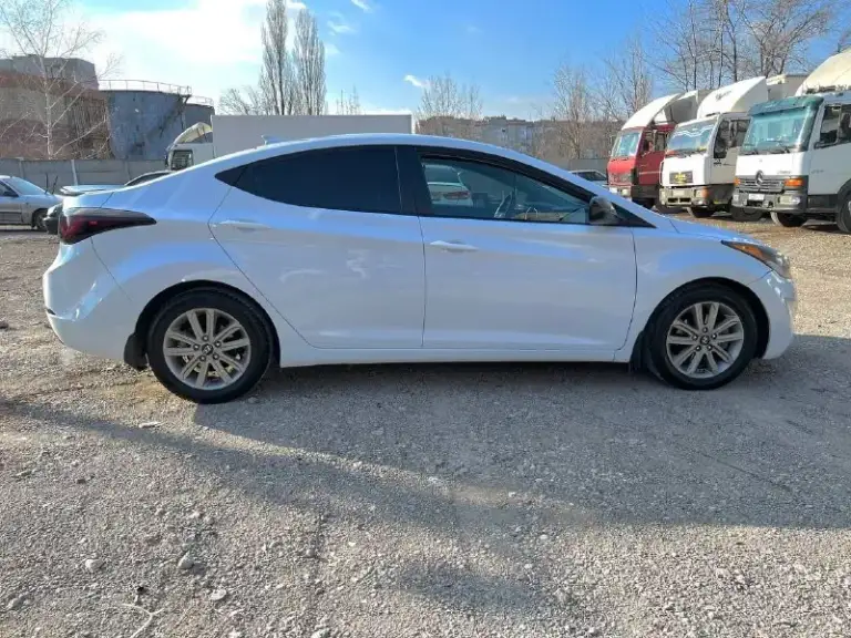 Продам hyundai elantra 2016

2015 Se/sport/limited 1.8 автомат (150 л. С. )
Родной пробег 67 тыс миль
(107 Тыс. Км)
Цвет белый перламутр. Отличное состояние. Автомобиль обслужен, сел и поехал.
Кожаный мульти руль громкая связь, камера заднего вида
-2 Комплекта резины
-Установлены дорогие кожаные чехлы от фирмы автопилот,
-Установлен новый led свет
-2 Комплекта ковров,
-Сигнализация pandora с автозапуском
В комплекте так же отдам много новых деталей, колодки и суппорта brembo, новые амортизаторы, пружины.
Автомобиль после химчистки и полировки.
За дополнительной информацией обращайтесь в личные сообщения или по номеру +79494142018
Г. Донецк
Цена 1.350.000 р - фотография - 2