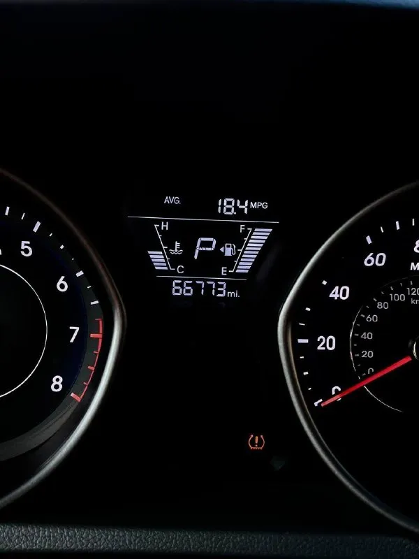 Продам hyundai elantra 2016

2015 Se/sport/limited 1.8 автомат (150 л. С. )
Родной пробег 67 тыс миль
(107 Тыс. Км)
Цвет белый перламутр. Отличное состояние. Автомобиль обслужен, сел и поехал.
Кожаный мульти руль громкая связь, камера заднего вида
-2 Комплекта резины
-Установлены дорогие кожаные чехлы от фирмы автопилот,
-Установлен новый led свет
-2 Комплекта ковров,
-Сигнализация pandora с автозапуском
В комплекте так же отдам много новых деталей, колодки и суппорта brembo, новые амортизаторы, пружины.
Автомобиль после химчистки и полировки.
За дополнительной информацией обращайтесь в личные сообщения или по номеру +79494142018
Г. Донецк
Цена 1.350.000 р - фотография - 8