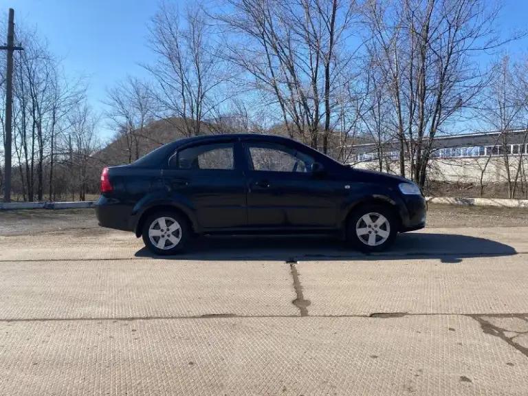 Продам надежный и экономичный авто швроле авео 2011год мотор 1.5 газ/бенз коробка механика, пробег 170тыс км, цена 550₽ состояние отличное, обслужена вся, салон в отличном состоянии делать ни чего не надо, сел и катайся, 3 ключа, сервисная книга, один хозяин машина местная, гаражное хранение, ходовая в порядке, по мотору вопросов нет работает идеально, мягко без стуков и прочих шумов, масло недавно поменял, ошибок нет ни каких коробка работает отлично, документы в порядке все вопросы по тел +79494936731 находиться в макеевке торг - фотография - 4