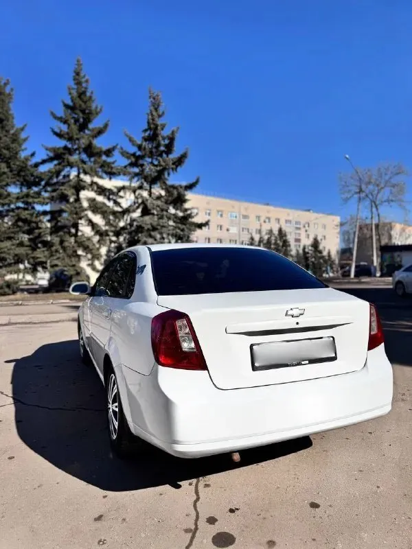 🚗 Chevrolet lacetti, 2007 1.6 механика ( газ бензин ) ✨ ухоженный автомобиль в красивом белом цвете. 👤 1 владелец за всё время эксплуатации. ✔️ без дтп. 📍 покупался при украине, всё время находился в донецке. 📄 чистая история и документы — без залогов, запретов и ограничений. 🚕 не такси, не каршеринг. 🔧 технически полностью обслужен — идеал вложений не требует, сел и поехал. 🧼 чистый и аккуратный салон. ⚙️ комплектация: ❄️ кондиционер 🔘 стеклоподъёмники 💺 регулировка сидений ⛽ вписанный (газ/бензин) — экономичная езда 💰 цена: 530 000 ₽ 🤝 разумный торг при осмотре. 🔄 возможен обмен с доплатой в обе стороны. Звонить +7 (949) 982-57-61 +тг)
📞 Звоните: +7(949)9825761 - фотография - 4