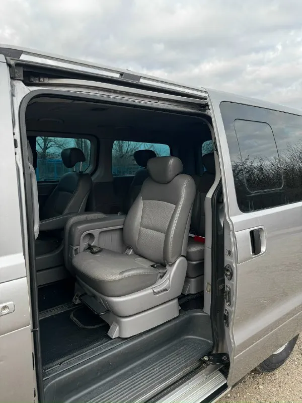 Продам hyundai grand starex 2011 год двигатель : 2.5 л. С. ) коробка :автомат автомобиль в отличном состоянии, прошло большое то перед продажей большой и надежный семейный автомобиль установлена новая магнитола teyes cc3 2k подогрев передних сидений сзади есть телевизор мотор прошел капитальный ремонт 50т км подробности по телефону : +79490947515 цена :1.650.000₽ торг
📞 Звоните: +7(949)0947515 - фотография - 3