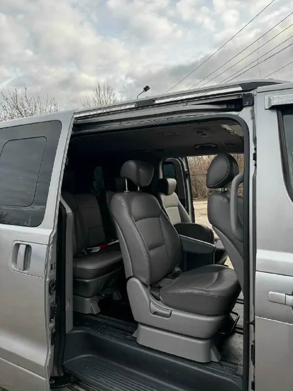 Продам hyundai grand starex 2011 год двигатель : 2.5 л. С. ) коробка :автомат автомобиль в отличном состоянии, прошло большое то перед продажей большой и надежный семейный автомобиль установлена новая магнитола teyes cc3 2k подогрев передних сидений сзади есть телевизор мотор прошел капитальный ремонт 50т км подробности по телефону : +79490947515 цена :1.650.000₽ торг
📞 Звоните: +7(949)0947515 - фотография - 5