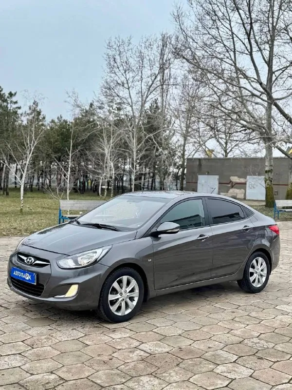 🇰🇵 Hyundai solaris

💰Цена: 750 000р
🏢Город: мариуполь
📅Год выпуска: 2011
🧾Пробег: 220 050км.
⚙️Двигатель: 1.6
⛽Топливо: бензин
⚙️Кпп: механика

📞 Телефон:

+7-949-727-41-51
+7-949-551-91-52
+7-989-263-55-56

💾 Описание

Solaris  – проверенный временем городской автомобиль, который сочетает в себе экономичность и уверенную управляемость.

✅Оригинальный пробег
✅Отличное состояние как
Внешне, так и технически

Хорошая комплектация:
Кожаный мульти-руль, полный электопакет, подогрев сидений, обогрев зоны дворников, птф, гидроусилитель, airbag, abs, оригинальные литые диски r16.

Улица шевченко 269

🏦 Возможна продажа в кредит по двум документам. - фотография - 3
