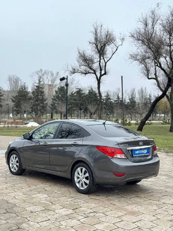 🇰🇵 Hyundai solaris

💰Цена: 750 000р
🏢Город: мариуполь
📅Год выпуска: 2011
🧾Пробег: 220 050км.
⚙️Двигатель: 1.6
⛽Топливо: бензин
⚙️Кпп: механика

📞 Телефон:

+7-949-727-41-51
+7-949-551-91-52
+7-989-263-55-56

💾 Описание

Solaris  – проверенный временем городской автомобиль, который сочетает в себе экономичность и уверенную управляемость.

✅Оригинальный пробег
✅Отличное состояние как
Внешне, так и технически

Хорошая комплектация:
Кожаный мульти-руль, полный электопакет, подогрев сидений, обогрев зоны дворников, птф, гидроусилитель, airbag, abs, оригинальные литые диски r16.

Улица шевченко 269

🏦 Возможна продажа в кредит по двум документам. - фотография - 4
