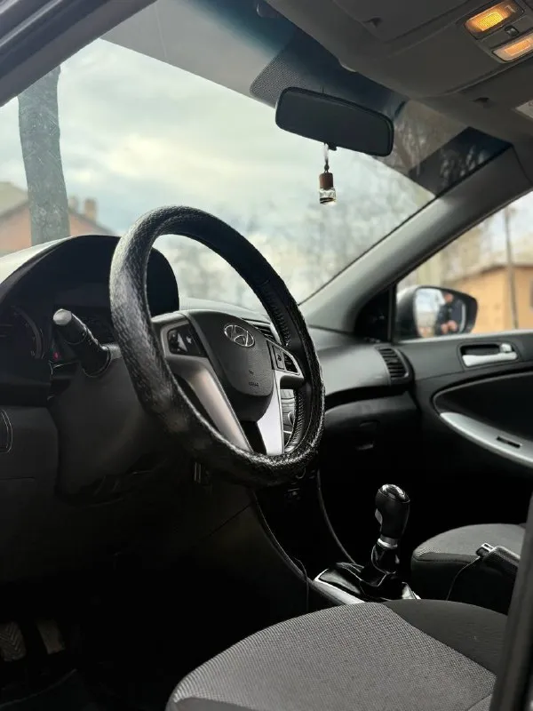 Hyundai solaris 2012
Объем двигателя 1.6
Коробка передач механическая
Вид топлива бензин
Эл-стеклоподъемники
Кондиционер
Датчик света
Датчик дождя
Противотуманные фары
Парктроник
Подушки безопасности
Abs
Мульти руль
Штатная акустика
Борт компьютер
Подогрев лобового стекла
Сигнализация
2 Комплекта ключей
Цена 765.000р торг
Автомобиль в хорошем состоянии, кузов целый без рыжиков, ржавчин. Мотор работает отлично без посторонних звуков, по коробке также без нареканий, ходовая обслужена, салон не прокурен, пластик не зацарапан, по электрике все работает, с документами полный порядок, любой вид переоформления.
Готов на любые проверки с вашей стороны…
+79495245474 - фотография - 7