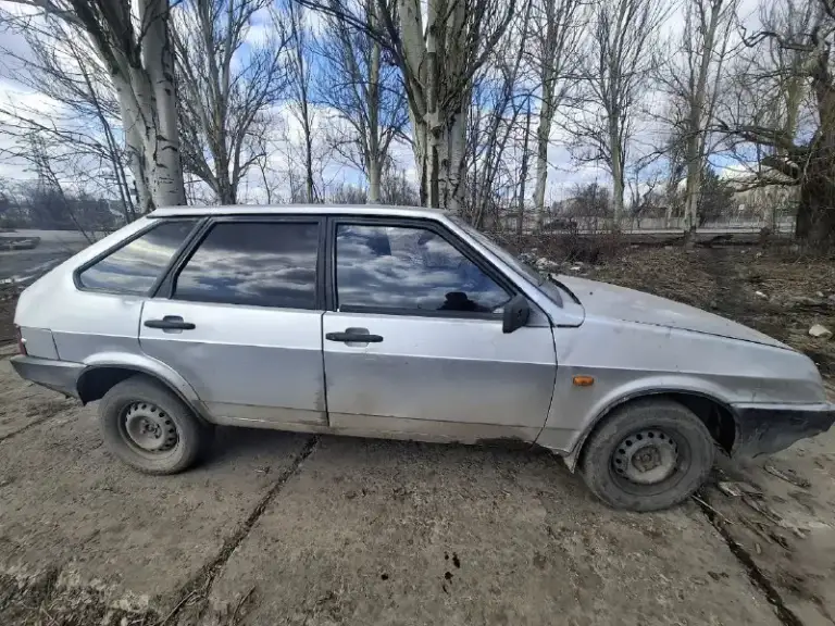 Продам срочно ваз 2109 инжектор 2003 года выпуска. Автомобиль в хорошем состоянии. Двигатель работает без нареканий, не троит, не дымит. Кпп работает хорошо. Стаканы ланжероны целые. Автомобиль находится в г. Горловка. Цена 135 тыс. + торг. Тел. +79494221202
📲 Tg: @samirmamedovvv
📞 Звоните: +7(949)4221202 - фотография - 5