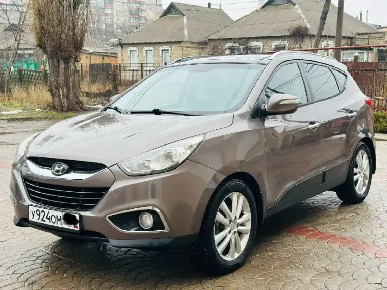 Продам hyundai ix35 на самой максимальной комплектации, 2011 г ( эксплуатация с 2012 ), 2 литра бензин, автомат, родной пробег 183 000, кузов с минимальными окрасами, мотор работает отлично ( без задир 100 %, катализатора вырезан )по запросу отправлю эндоскоп, автомобиль на свежей зимней резине, максимальная комплектация : панорама, полноценный кожаный салон, кнопка start stop, бесключевой доступ, подогрев всех сидений, парктроники, складывания зеркал, полный электропакет, подогрев переднего и заднего стекла, двух зонный климат контроль, автотека отличная, без единого дтп, расчета, техосмотр пройден, донецк, автомобиль возможно осмотреть в любую погоду, стоит в теплом гараже, +79490963384
Цена 1 320 000 торгпокупайте авто с гарантией честной сделки, смотрите мой профиль телеграм (+79493303716 или мой ник avto_lider_dnr) там все отзывы моих клиентов ✅
📲 Tg: @avto_lider_dnr
📞 Звоните: +7(949)0963384 - фотография - 3
