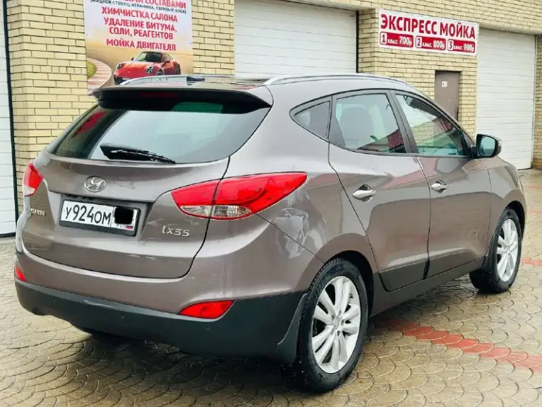 Продам hyundai ix35 на самой максимальной комплектации, 2011 г ( эксплуатация с 2012 ), 2 литра бензин, автомат, родной пробег 183 000, кузов с минимальными окрасами, мотор работает отлично ( без задир 100 %, катализатора вырезан )по запросу отправлю эндоскоп, автомобиль на свежей зимней резине, максимальная комплектация : панорама, полноценный кожаный салон, кнопка start stop, бесключевой доступ, подогрев всех сидений, парктроники, складывания зеркал, полный электропакет, подогрев переднего и заднего стекла, двух зонный климат контроль, автотека отличная, без единого дтп, расчета, техосмотр пройден, донецк, автомобиль возможно осмотреть в любую погоду, стоит в теплом гараже, +79490963384
Цена 1 320 000 торгпокупайте авто с гарантией честной сделки, смотрите мой профиль телеграм (+79493303716 или мой ник avto_lider_dnr) там все отзывы моих клиентов ✅
📲 Tg: @avto_lider_dnr
📞 Звоните: +7(949)0963384 - фотография - 5