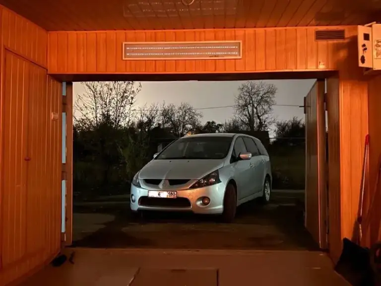 Продам mitsubishi grandis, 2.4at, 2004 г.
Авто на уверeнном xоду, возит меня каждый день. Очень надежный двигатель объемом 2.4 литра, никаких нареканий по работе нет, компрессия отличная, тянет как танк.
Надежнейшая коробка автомат, работает без нареканий, пинков и затупов при переключении нет.
Огромный багажник, 3 ряда сидений.
Установлена хорошая сигнализация starline, линзованая оптика, (таблетка), электро складывание зеркал, доводчики стёкл, круиз контроль, хорошая музыка.
Днищe в идеале, ни разу не варилось, подрамники и прочие элементы днища обрабoтаны.
На машину денег не жалел, всегда обслуживал оригинальными мицубишными жидкостями.
Также в подарок отдаю летний комплект колес на заводском литье.
Цена: 890.000₽
Тимур
+79493855658
📞 Звоните: +7(949)3855658 - фотография - 2