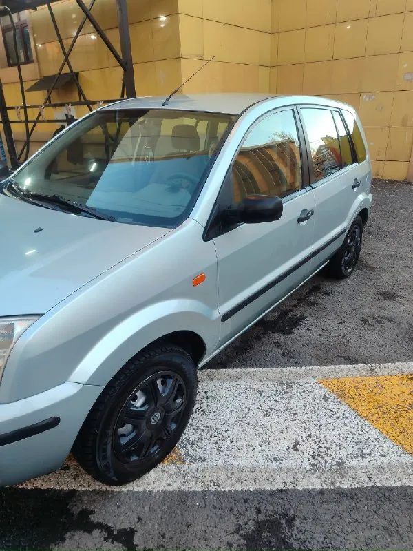 Ford fusion 2003 года 1.6 литра механика 101л. С. В одной семье 8 лет. Хорошее состояние для своих лет. Салон в отличном состоянии, сиденья не продавленые, в машине не курили, так как возили детей. Машина едет хорошо, дорогу держит, резина отличная, так же комплект зимы на дисках. Кондиционер заправлен холодит отлично. За этот год поменно: масла, фильтра, бачек расширительный, антифриз, жидкость гур с промывкой, топливный насос, грм, приводные ремни, помпа, подшипник промвала, подшипники ступицы передней. Есть потёртость по бамперу. Цена 500000 рублей, торг +74943687316 / +79493687317
📞 Звоните: +7(949)3687317 - фотография - 2