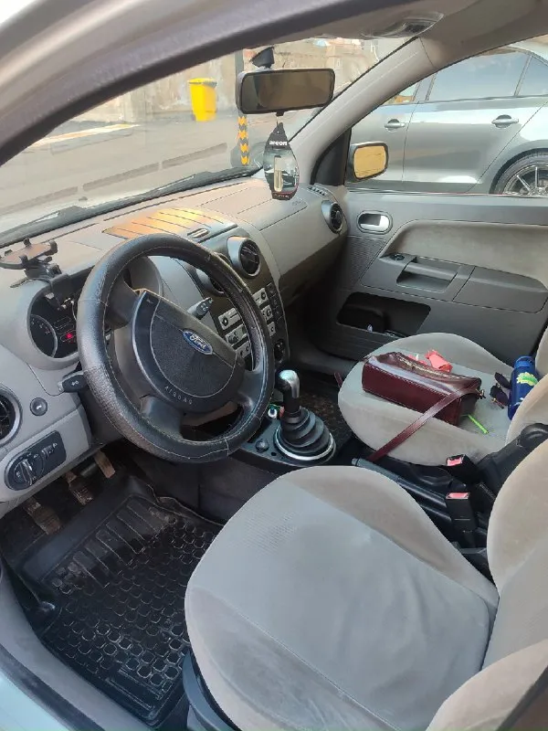 Ford fusion 2003 года 1.6 литра механика 101л. С. В одной семье 8 лет. Хорошее состояние для своих лет. Салон в отличном состоянии, сиденья не продавленые, в машине не курили, так как возили детей. Машина едет хорошо, дорогу держит, резина отличная, так же комплект зимы на дисках. Кондиционер заправлен холодит отлично. За этот год поменно: масла, фильтра, бачек расширительный, антифриз, жидкость гур с промывкой, топливный насос, грм, приводные ремни, помпа, подшипник промвала, подшипники ступицы передней. Есть потёртость по бамперу. Цена 500000 рублей, торг +74943687316 / +79493687317
📞 Звоните: +7(949)3687317 - фотография - 4