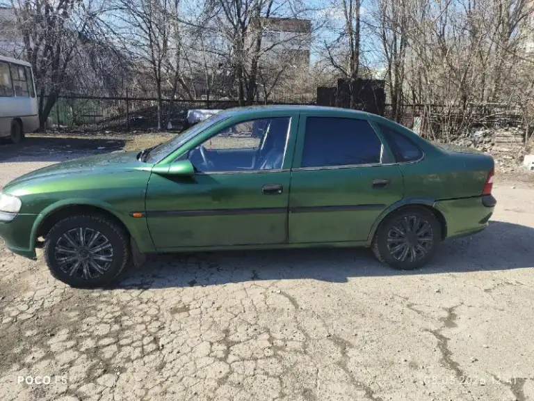 Продам opel вектра б 1996 года, двс 1.6, моноинжектор. Авто на ходу, срочных вложений не требует, езжу каждый день, но руки приложить надо. Касаемо кузова на фото видно и годы берут своë. Отдам летнюю резину в подарок, цена 150 тысяч без торга (торговаться не буду), продаю так как приобрела себе другой автомобиль. Продажа не спешная, за 100 не отдам, можете себе жигули купить. Авто находится в днр г. Макеевка, я собственник. С документами всё в порядке. +7949-363-06-99
📞 Звоните: +7(949)3630699 - фотография - 1