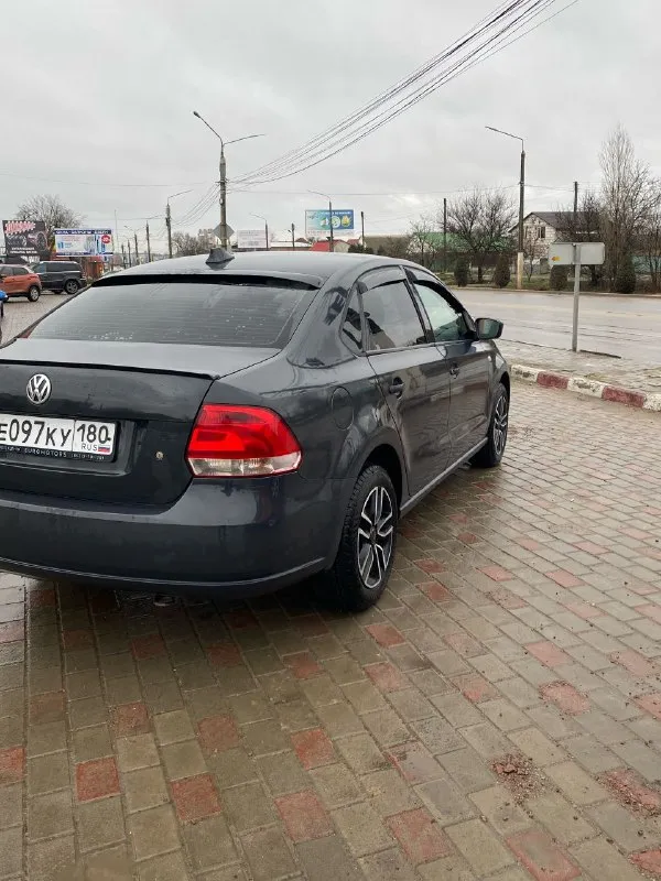 Продам volkswagen polo 2010г 1.6 авто на полном боевом ходу сел поехал техник вся хорошем состоянии продажа срочная 🚨 или обмен с вашей доплатой цена 410 тысяч торг не большой у авто +79495565482 антон звоните в любое время - фотография - 5