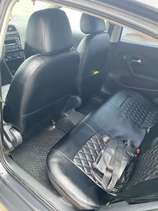Продам volkswagen polo 2010г 1.6 авто на полном боевом ходу сел поехал техник вся хорошем состоянии продажа срочная 🚨 или обмен с вашей доплатой цена 410 тысяч торг не большой у авто +79495565482 антон звоните в любое время - фотография - 7