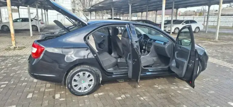 Продам skoda рапид 1.6 турбодизель,105 л. С. , декабрь 2013 г, один владелец, куплена в официальном салоне в донецке 2014г. Пробег родной 140000км. Автомобиль полностью обслужен, все то только на официальном сто. Цена 1150000р, +79493452335.осмотр по договоренности г. Донецк
📞 Звоните: +7(949)3452335 - фотография - 4