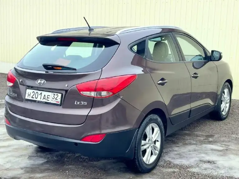 🔥 Hyundai ix35🔥
В шикарном состоянии!
✅В эксплуатации с 2011г
✅ 2.0
✅Бензиновый (атмосферный)
✅Коробка автомат 6 ступка
✅Пробег 177 тыс. Км.
✅Без дтп!
✅Весь в родной краске(кроме задней правой арки)
✅Автотека зелёная
✅Двигатель работает превосходно без. .. Од aux usb
✅Разъем 12v
✅Камера заднего вида
✅Камера переднего вида
✅Литые диски r17
✅Тех осмотр пройдет, готов к регистрации в мрэо

🔥В подарок новому владельцу🔥 ✅полный бак топлива
✅Донецк.
🔥Новая стоимость 1.255.000₽🔥
Тел. +
📞 Звоните: +7(949)5080060 - фотография - 3