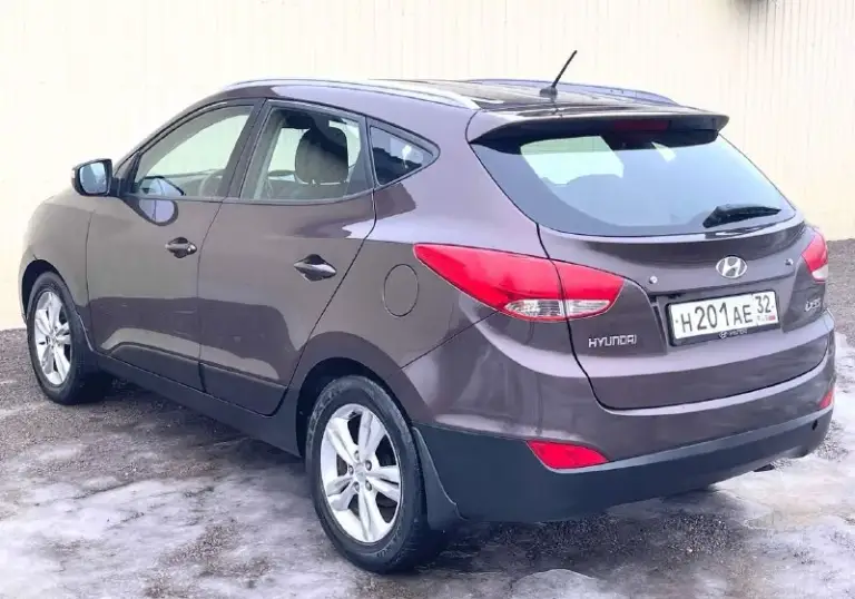 🔥 Hyundai ix35🔥
В шикарном состоянии!
✅В эксплуатации с 2011г
✅ 2.0
✅Бензиновый (атмосферный)
✅Коробка автомат 6 ступка
✅Пробег 177 тыс. Км.
✅Без дтп!
✅Весь в родной краске(кроме задней правой арки)
✅Автотека зелёная
✅Двигатель работает превосходно без. .. Од aux usb
✅Разъем 12v
✅Камера заднего вида
✅Камера переднего вида
✅Литые диски r17
✅Тех осмотр пройдет, готов к регистрации в мрэо

🔥В подарок новому владельцу🔥 ✅полный бак топлива
✅Донецк.
🔥Новая стоимость 1.255.000₽🔥
Тел. +
📞 Звоните: +7(949)5080060 - фотография - 4