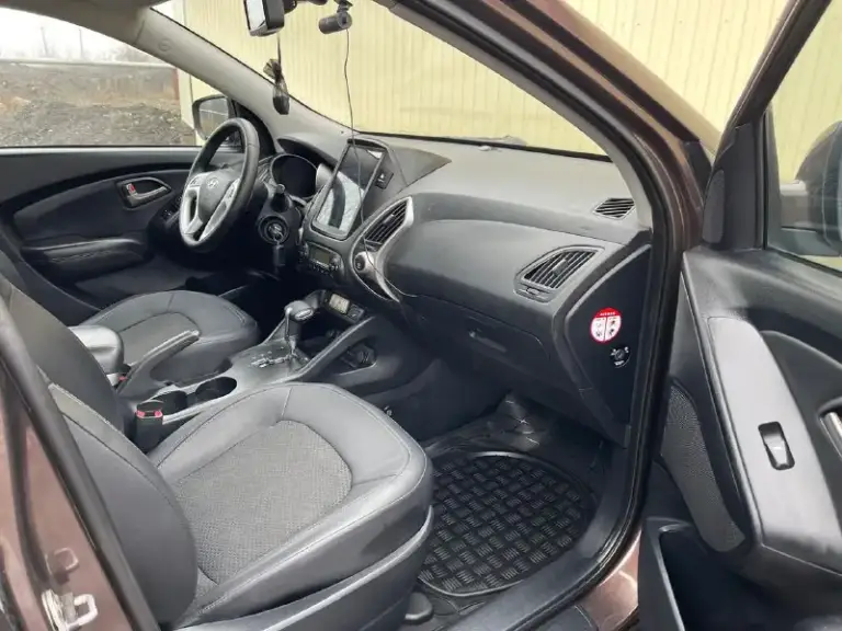 🔥 Hyundai ix35🔥
В шикарном состоянии!
✅В эксплуатации с 2011г
✅ 2.0
✅Бензиновый (атмосферный)
✅Коробка автомат 6 ступка
✅Пробег 177 тыс. Км.
✅Без дтп!
✅Весь в родной краске(кроме задней правой арки)
✅Автотека зелёная
✅Двигатель работает превосходно без. .. Од aux usb
✅Разъем 12v
✅Камера заднего вида
✅Камера переднего вида
✅Литые диски r17
✅Тех осмотр пройдет, готов к регистрации в мрэо

🔥В подарок новому владельцу🔥 ✅полный бак топлива
✅Донецк.
🔥Новая стоимость 1.255.000₽🔥
Тел. +
📞 Звоните: +7(949)5080060 - фотография - 7