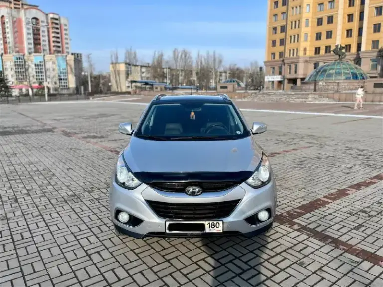 Продам hyundai ix35 sls в отличнейшем состоянии!
Год выпуска: 2011
Пробег: 204 000 км (родной пробег )
Двигатель: 2.0 бензин
Коробка передач: автомат
Привод: полный
Учет: местный
Все стекла родные !
Автомобиль полностью обслужен, включая шлицы полного привода и панорамную крышу. Двигатель в идеальном состоянии, без задиров. Максимальная комплектация.
Особенности и оборудование:
• Панорамная крыша
• Бесключевой доступ и запуск двигателя с кнопки start-stop
• Родной кожаный салон
• Аудиосистема hannibal sounds (6 колонок, сабвуфер в штатном месте)
• Камера заднего вида full hd и парктроники
• Gps-навигация
• Hands-free bluetooth с управлением на руле
• Круиз-контроль и система спуска с горы
• Блокировка дифференциала
• Датчики света и дождя
• Обогрев сидений (4 зоны)
• Двухзонный климат-контроль
• Gsm-сигнализация с автозапуском
• Два комплекта резины
Автомобиль готов к осмотру в донецке.
Прилег техосмотр !
Цена: 1 320 000
📲 Tg: sss$
📞 Звоните: +7(949)5905326 - фотография - 2