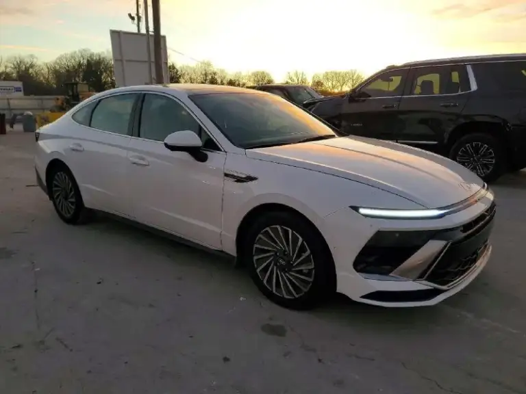 ✅ Hyundai sonata 𝐕𝐈𝐈𝐈 рестайлинг
- 2.0 Гибрид, 192 л. С.
- Акпп 8-ст.
- Передний привод
- Пробег: 29.500 км
- 04/2024
Идеальный вариант с родным окрасом, целой безопасностью! Не утопленник! Второго такого нет ни на рынке грузии, ни на аукционах!
Машинка на кожаном салоне и панораме! 🔥
Цена даже с утиль сбором будет ниже первой цены на рынке рф
Автомобиль менее 3-х лет - растаможка под 48%
Можем выкупить автомобиль за свои деньги! 🤝
Цена в грузии: 𝟏. 𝟕𝟗𝟎. 𝟎𝟎𝟎 ₽ 💵
Кирилл
+7 (949) 400-56-31
📞 🇷🇺 Звоните: +79494005631 - фотография - 1