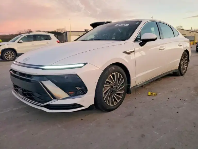 ✅ Hyundai sonata 𝐕𝐈𝐈𝐈 рестайлинг
- 2.0 Гибрид, 192 л. С.
- Акпп 8-ст.
- Передний привод
- Пробег: 29.500 км
- 04/2024
Идеальный вариант с родным окрасом, целой безопасностью! Не утопленник! Второго такого нет ни на рынке грузии, ни на аукционах!
Машинка на кожаном салоне и панораме! 🔥
Цена даже с утиль сбором будет ниже первой цены на рынке рф
Автомобиль менее 3-х лет - растаможка под 48%
Можем выкупить автомобиль за свои деньги! 🤝
Цена в грузии: 𝟏. 𝟕𝟗𝟎. 𝟎𝟎𝟎 ₽ 💵
Кирилл
+7 (949) 400-56-31
📞 🇷🇺 Звоните: +79494005631 - фотография - 2