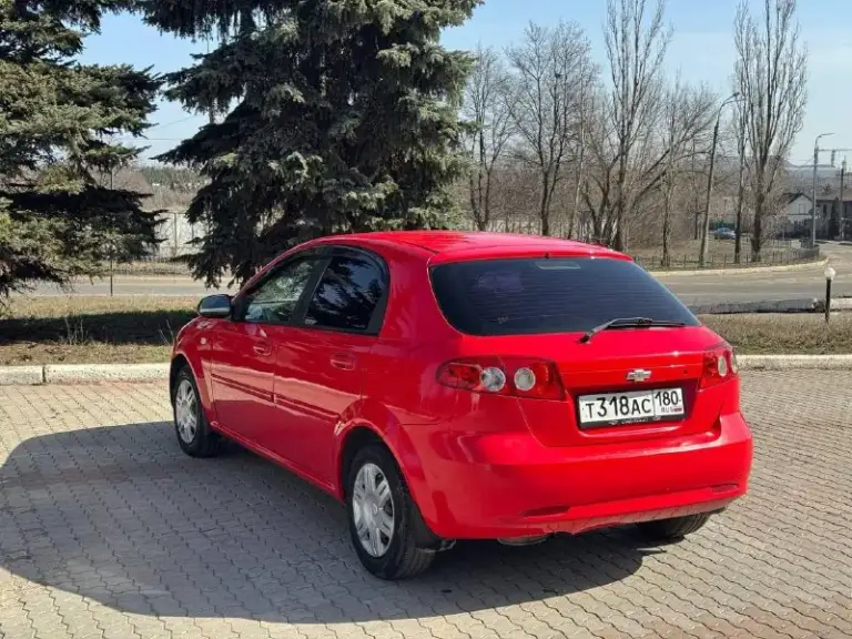 Продам chevrolet lacetti. Объем двигателя 1.4. Пробег 180.000км. Бензин и газ евро 4. Машина в отличном состоянии. 2008год. Передние стеклоподъемники. Отличная музыка. Вложений не требует. Цена 390.000р. С переоформлением. Осмотр город донецк. Все подробности по телефону +79493820834. - фотография - 5