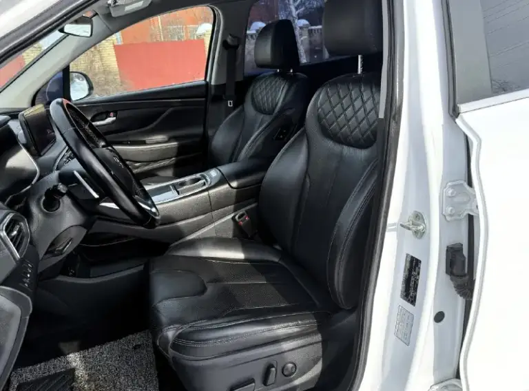 ➡ В продаже: hyundai santa fe 2021 iv рестайлинг - из кореи
2.5 T бензин - 280 лс, пробег — 76 тыс. Км. В очень хорошей комплектации. Авто в наличии в луганске

Пригнана в рф в 2023 году из кореи тщательно подбиралась без дтп и прочих нюансов, все подушки и стекла родные.

📝 Документы:
- Автомобиль находится в луганске, полное переоформление,
Без схем по доверенности и так далее.
- По запросу предоставлю vin-код и видеообзор автомобиля.

🔽 Технически авто полностью исправно, все работает корректно, вложений не требует. Готовы к любым проверкам и диагностике, все узлы и агрегаты в исправном состоянии

2.5 Turbo — 280 л. С. - отличная динамика в сочетании с адекватным расходом топлива — автомобиль действительно едет очень бодро для своего класса. Редкий вариант на рынке именно с турбо версией, не стоит сравнивать с обычными атмосферным 2.5 на 180 сил, совсем друга езда и впечатление.

- Стоит отдельно отметить, что линейка 2.5-литровых бензиновых моторах, кот
📞 Звоните: +7(959)1204792 - фотография - 5