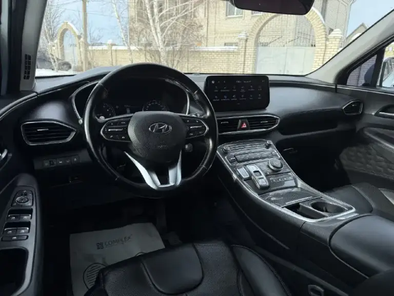 ➡ В продаже: hyundai santa fe 2021 iv рестайлинг - из кореи
2.5 T бензин - 280 лс, пробег — 76 тыс. Км. В очень хорошей комплектации. Авто в наличии в луганске

Пригнана в рф в 2023 году из кореи тщательно подбиралась без дтп и прочих нюансов, все подушки и стекла родные.

📝 Документы:
- Автомобиль находится в луганске, полное переоформление,
Без схем по доверенности и так далее.
- По запросу предоставлю vin-код и видеообзор автомобиля.

🔽 Технически авто полностью исправно, все работает корректно, вложений не требует. Готовы к любым проверкам и диагностике, все узлы и агрегаты в исправном состоянии

2.5 Turbo — 280 л. С. - отличная динамика в сочетании с адекватным расходом топлива — автомобиль действительно едет очень бодро для своего класса. Редкий вариант на рынке именно с турбо версией, не стоит сравнивать с обычными атмосферным 2.5 на 180 сил, совсем друга езда и впечатление.

- Стоит отдельно отметить, что линейка 2.5-литровых бензиновых моторах, кот
📞 Звоните: +7(959)1204792 - фотография - 7